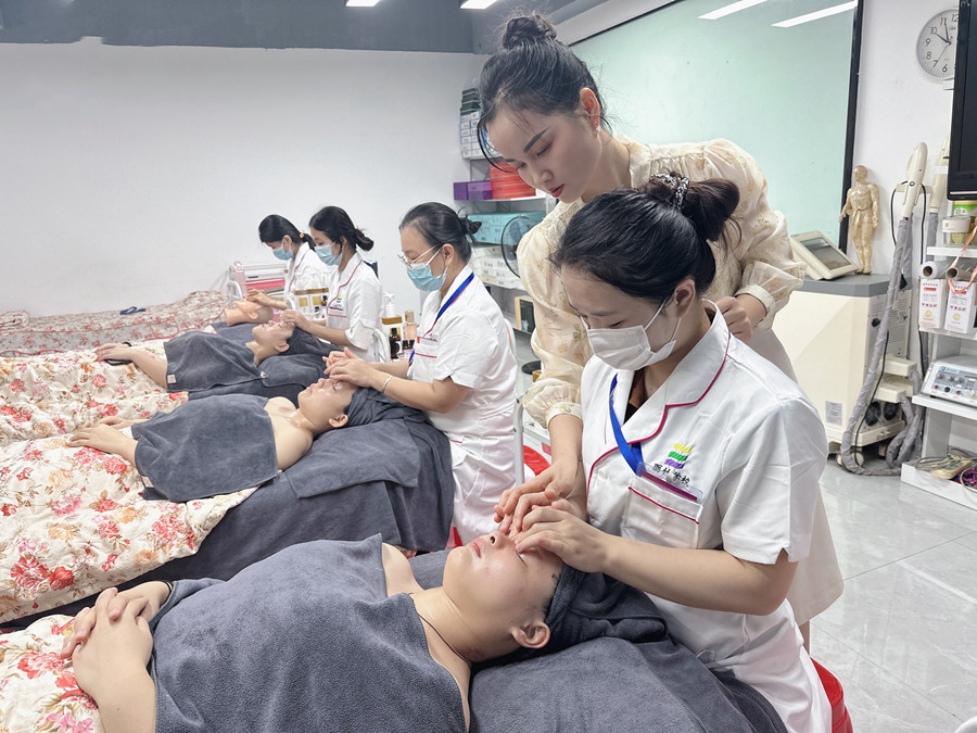 敏敏的肌膚怎么護(hù)理？廣西皮膚管理師教你