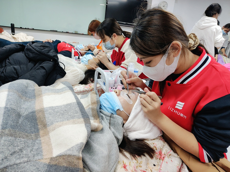 南寧美甲美睫培訓(xùn)：開(kāi)綜合店為什么要學(xué)美睫？