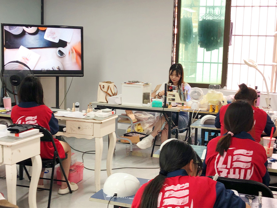 想在南寧學(xué)美甲技術(shù)，歡迎報(bào)讀麗竹學(xué)校